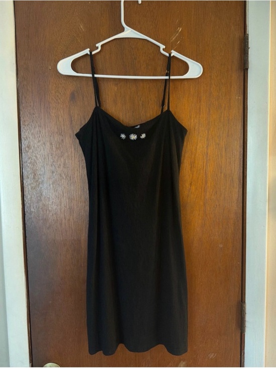 Hollister Dresses & Skirts - Hollister Black Ribbed Tank with White Daisy Embroidery